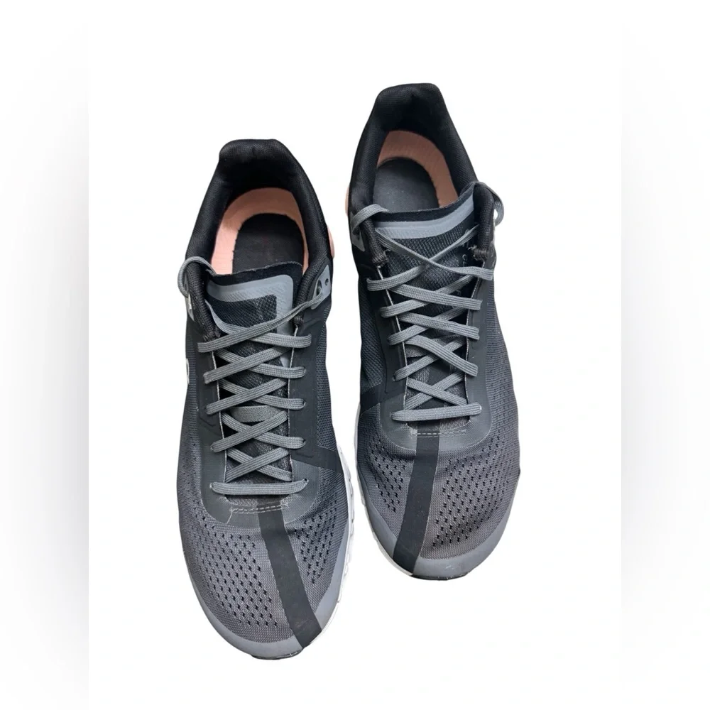 On Running sleek stylish